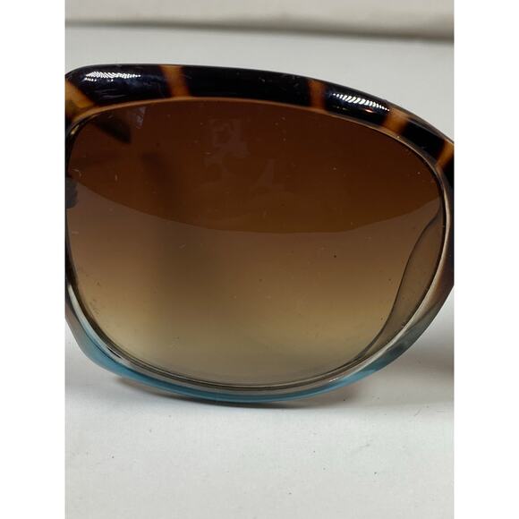 Guess Sunglasses Tortoise and Blue Gradient Lenses - Picture 7 of 10